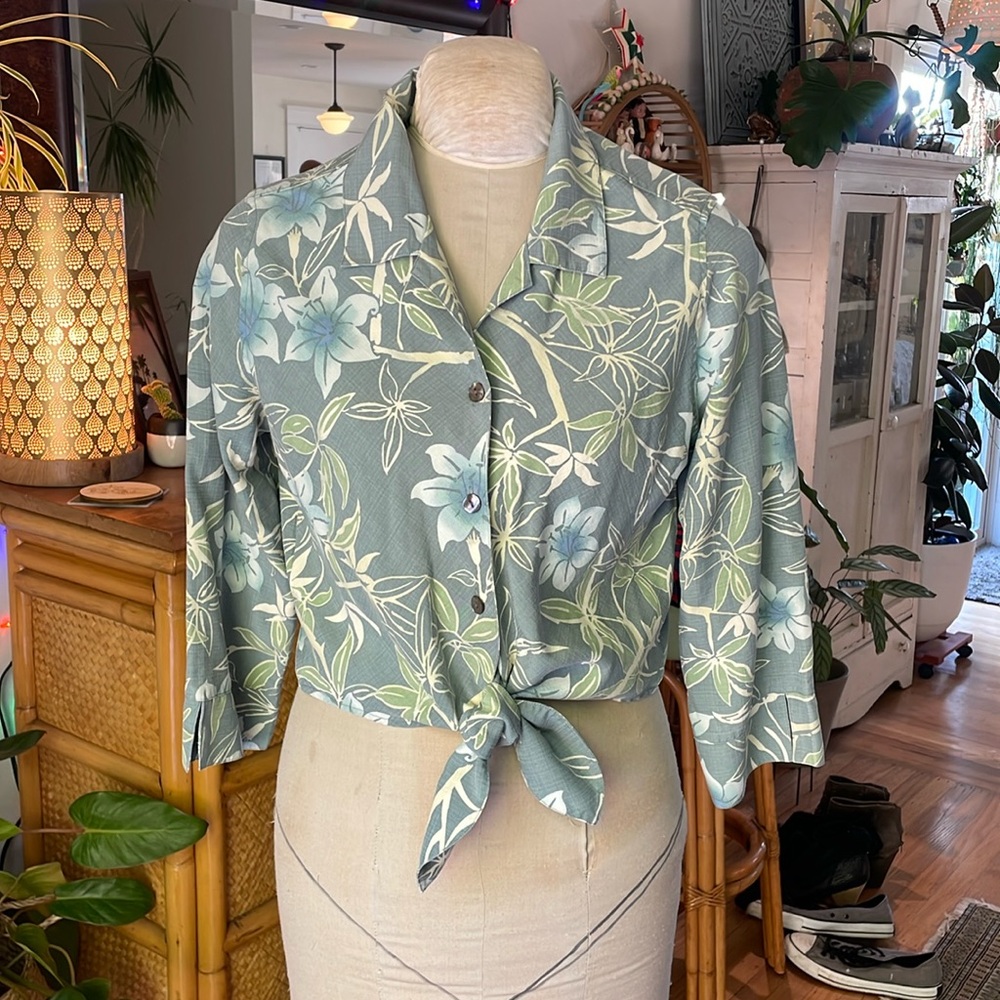 Tommy Bahama Women's Silk top tie front - M